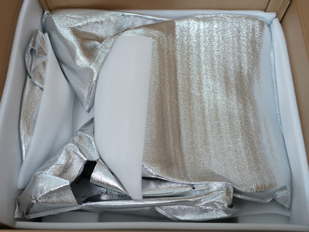 FlexiSpot C7 Morpherの梱包された背もたれパーツの写真