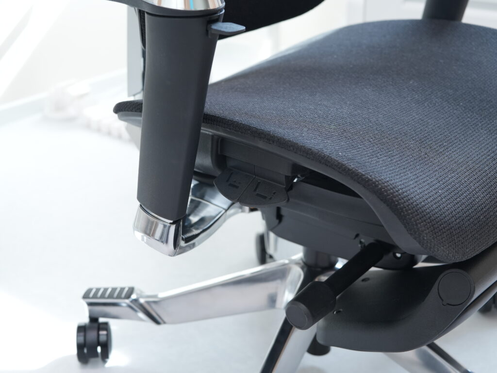 FlexiSpot C7 Morpherの座面の高さ調節機能