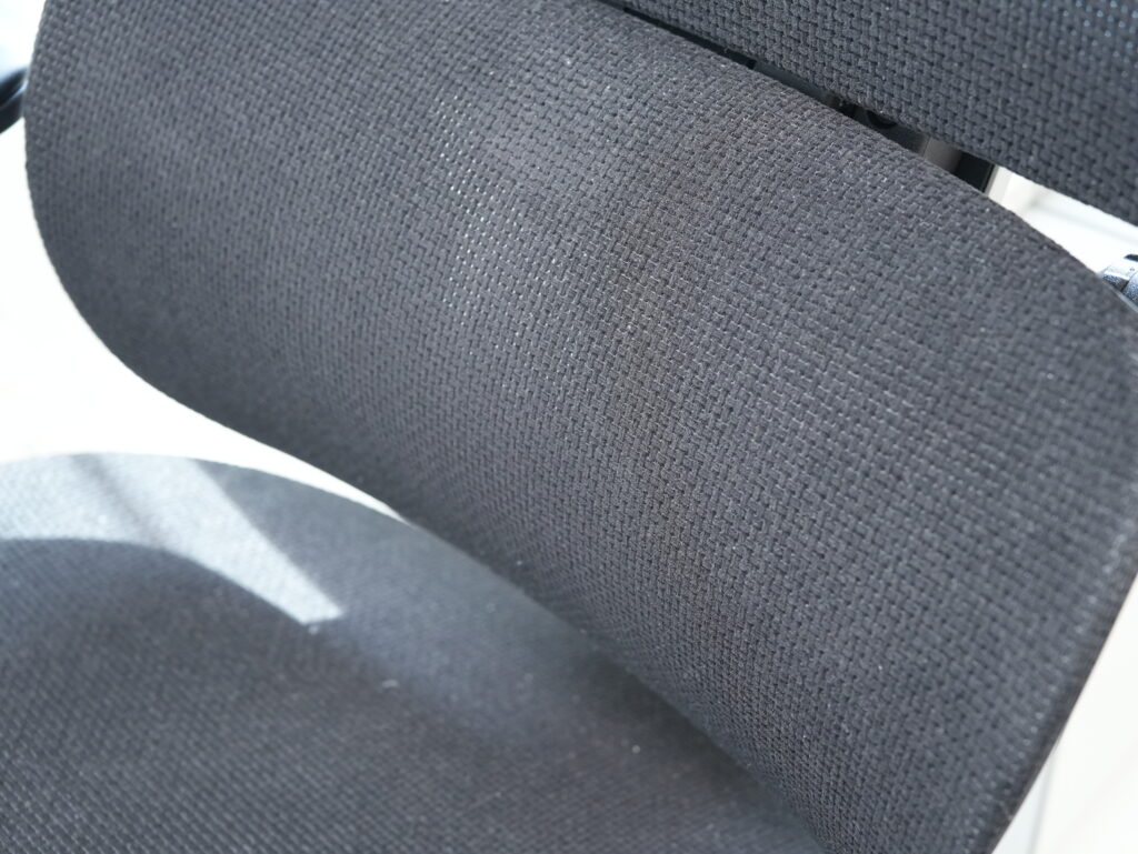 FlexiSpot C7 Morpherのランバーサポートの生地