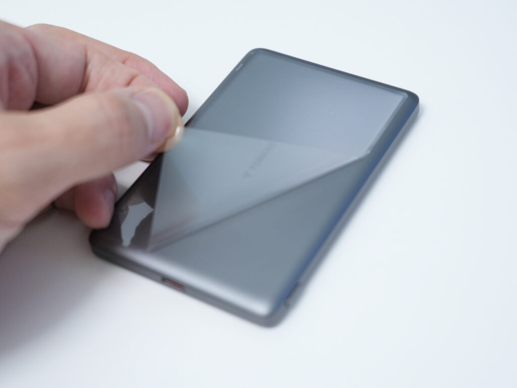 TORRAS MiniMag 5,000mAhモデルの表面のぺりぺり剥がし