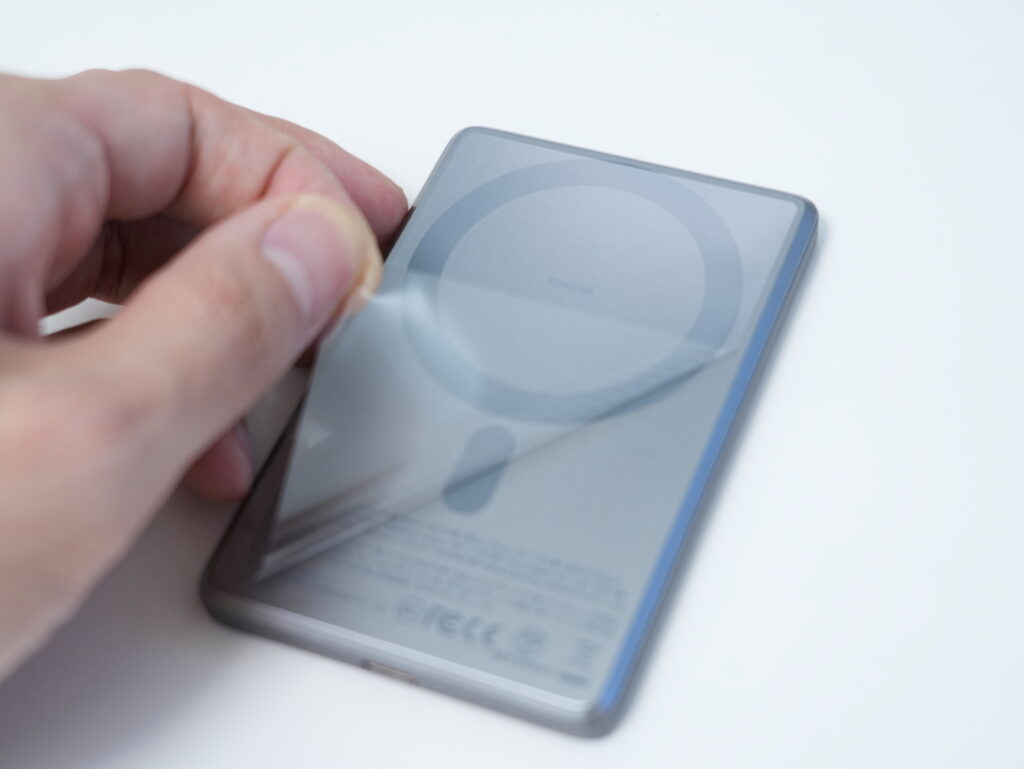 TORRAS MiniMag 5,000mAhモデルの裏面のぺりぺり剥がし