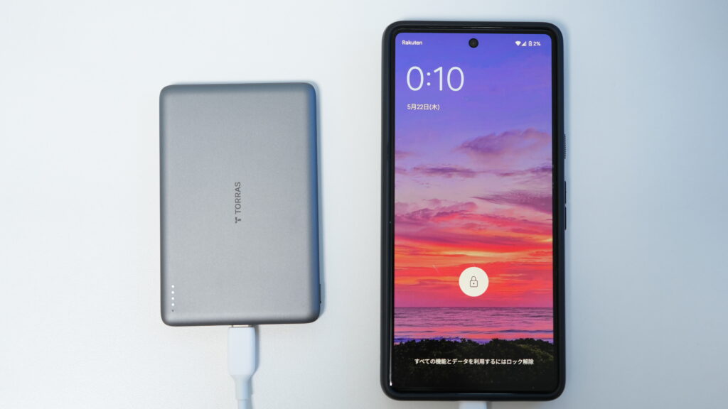TORRAS MiniMag 5,000mAhモデルでスマホを充電開始1