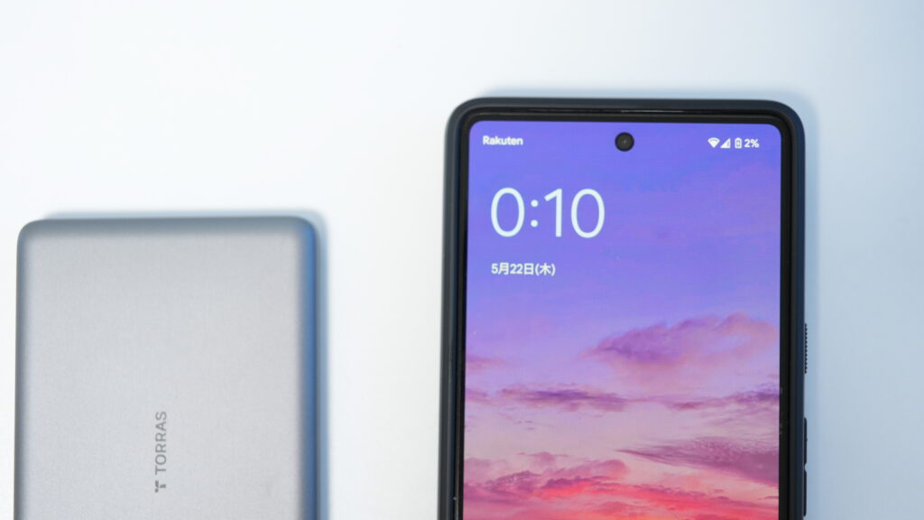 TORRAS MiniMag 5,000mAhモデルでスマホを充電開始2