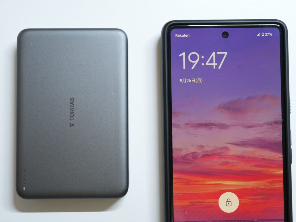 TORRAS MiniMag 10,000mAhモデルで1回満充電後の残りでさらに充電