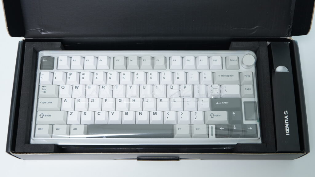 YUNZII AL80 箱に入ったキーボード