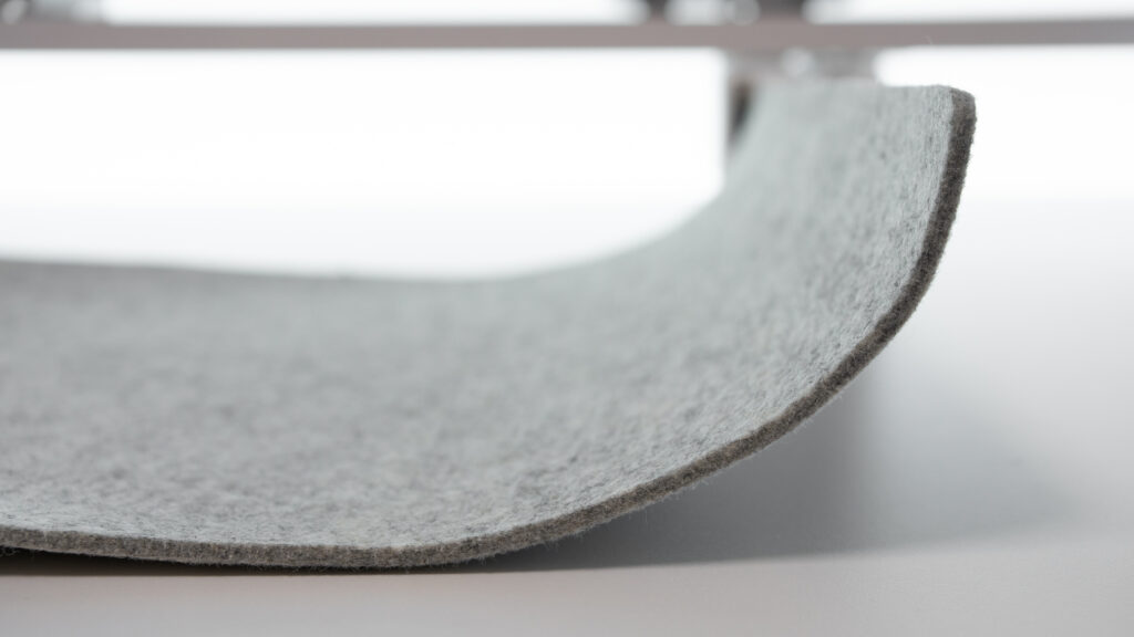 amesoba さらさら質感 ウール デスクマットの右側の巻き癖