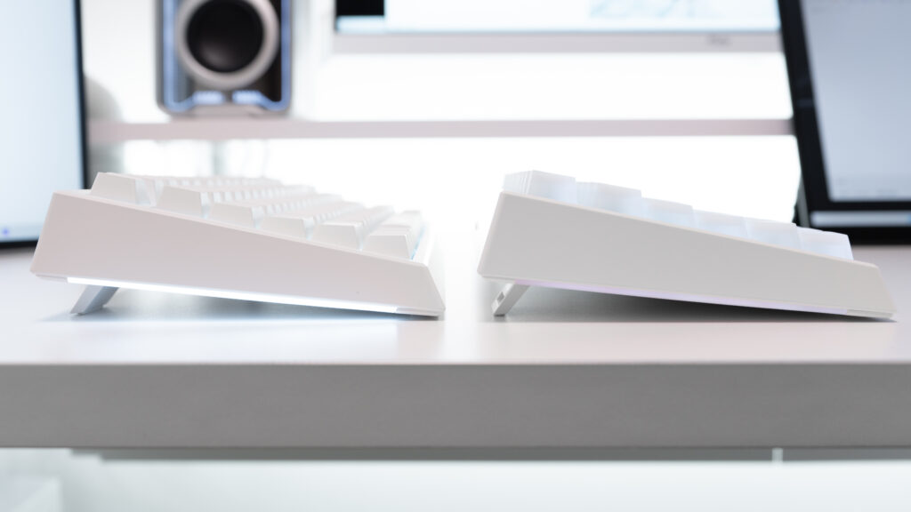 EPOMAKER G84 PROとG84のサイドライトの明るさの比較