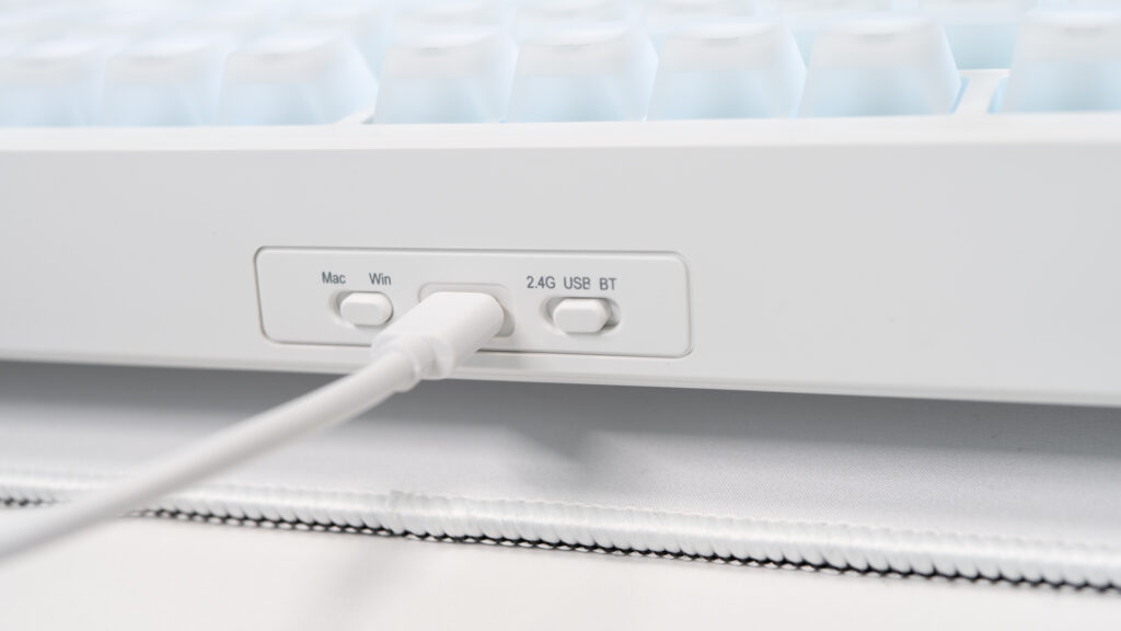 EPOMAKER G84 PROの接続方式はUSB