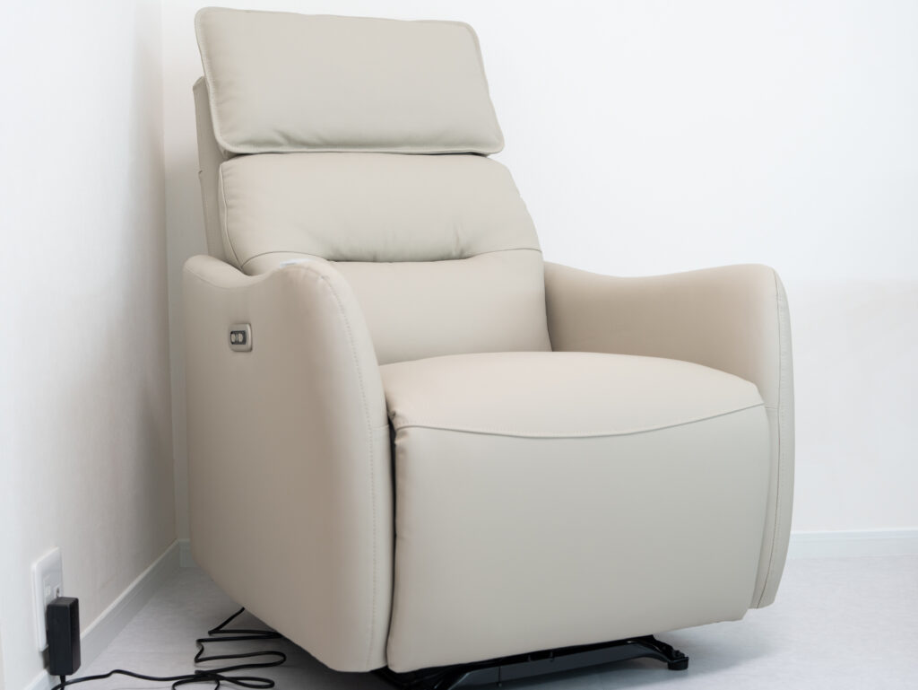 極上のくつろぎソファ】FlexiSpot Lune Pro レビュー：本革・USB-C