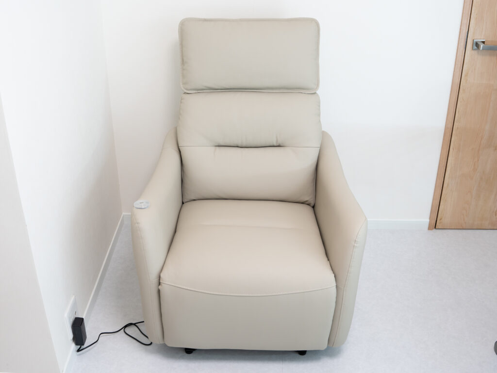 FlexiSpot Lune Proを正面の上から撮影