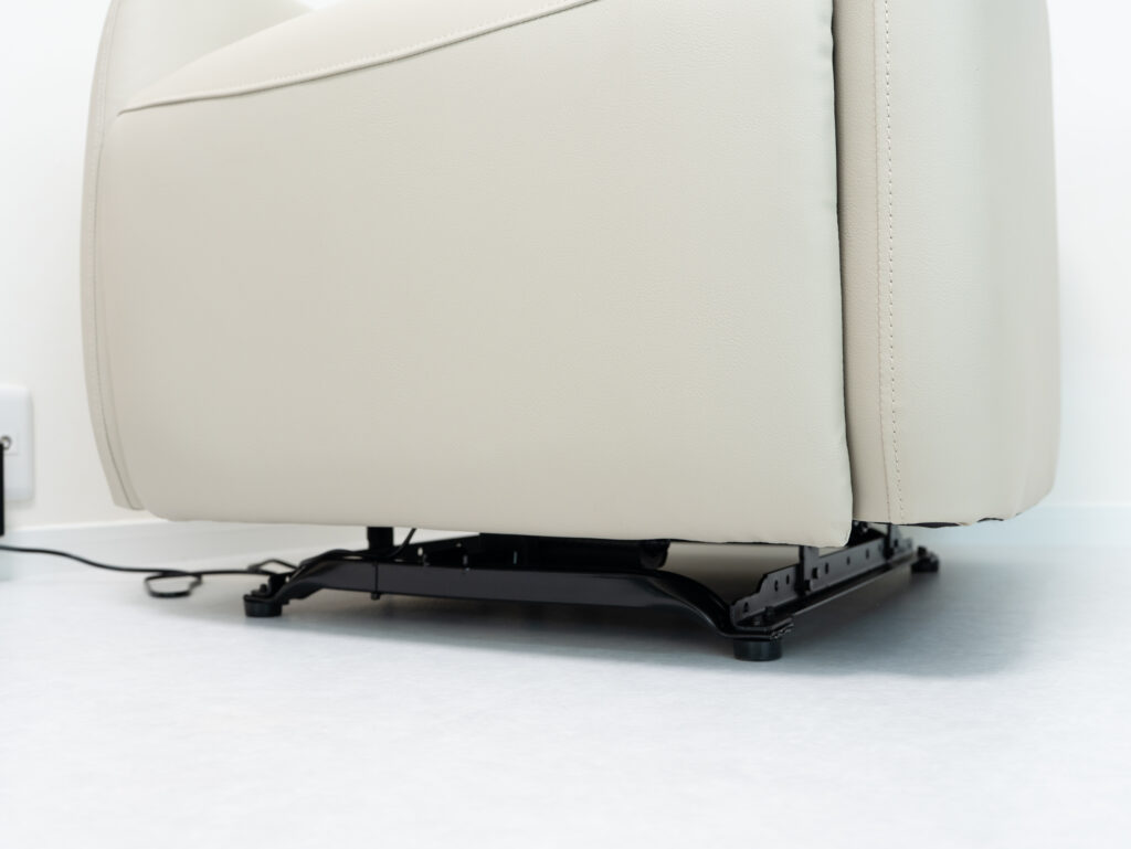 FlexiSpot Lune Proと床の設置点