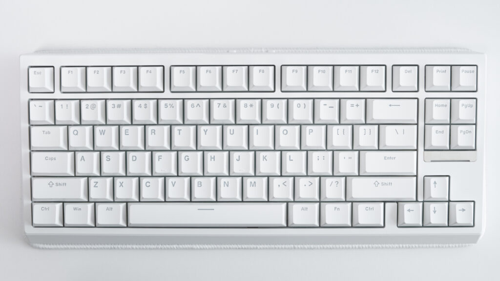 KEEBMAT 80HEの上にEPOMAKER G84を乗せて真上から撮った写真