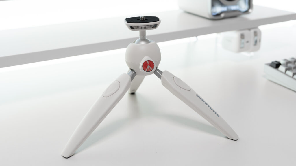 Manfrotto PIXI EVOをデスクに置いてみた