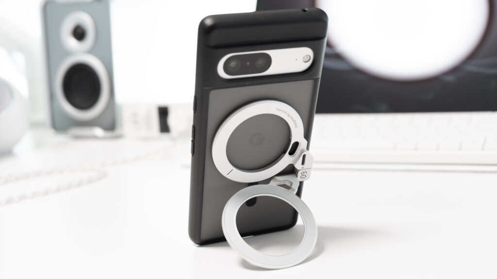 AULUMU G09をヒンジを右下にして取り付けて縦置き