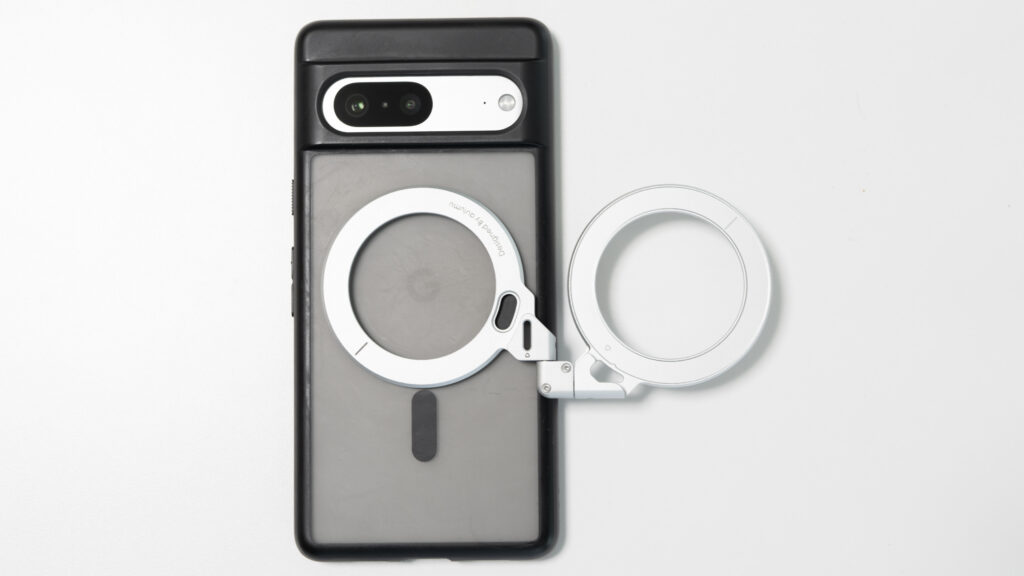 AULUMU G09のヒンジを右下にして取り付けたときの裏から見た写真