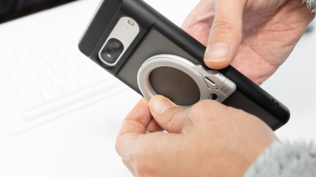 AULUMU G09をヒンジを右下にして取り付けたパターン