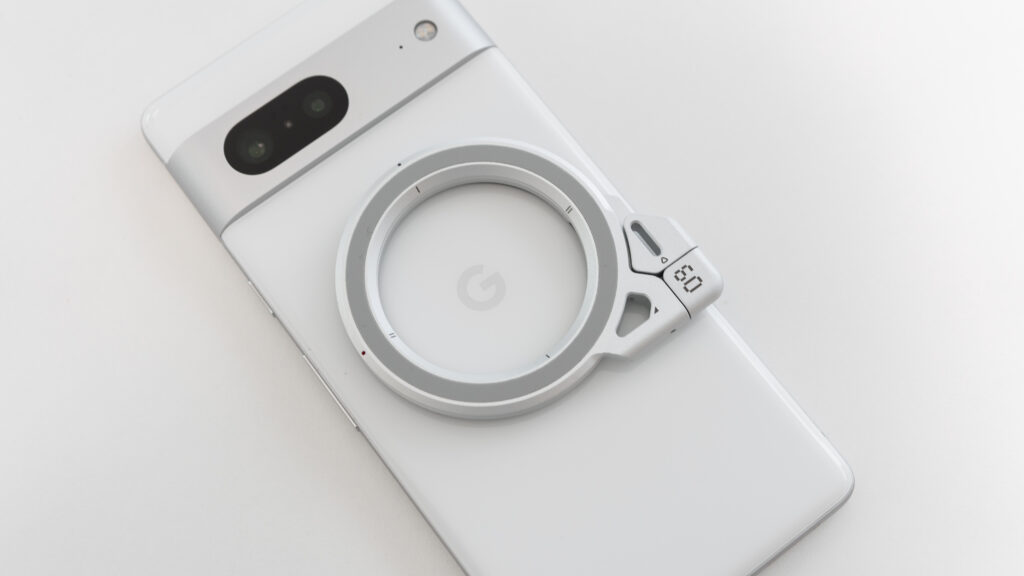 AndroidスマホにMagSafeリングシールを貼り付て、その上からAULUMU G09を取り付け