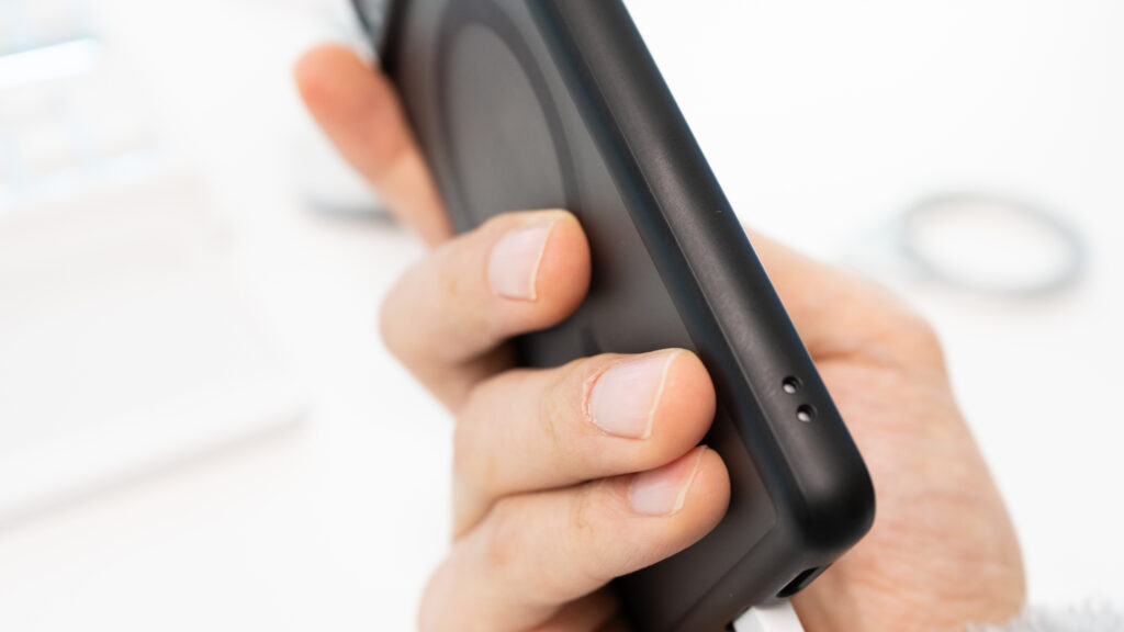 AULUMU G09【なし】のときのスマホの持ち方