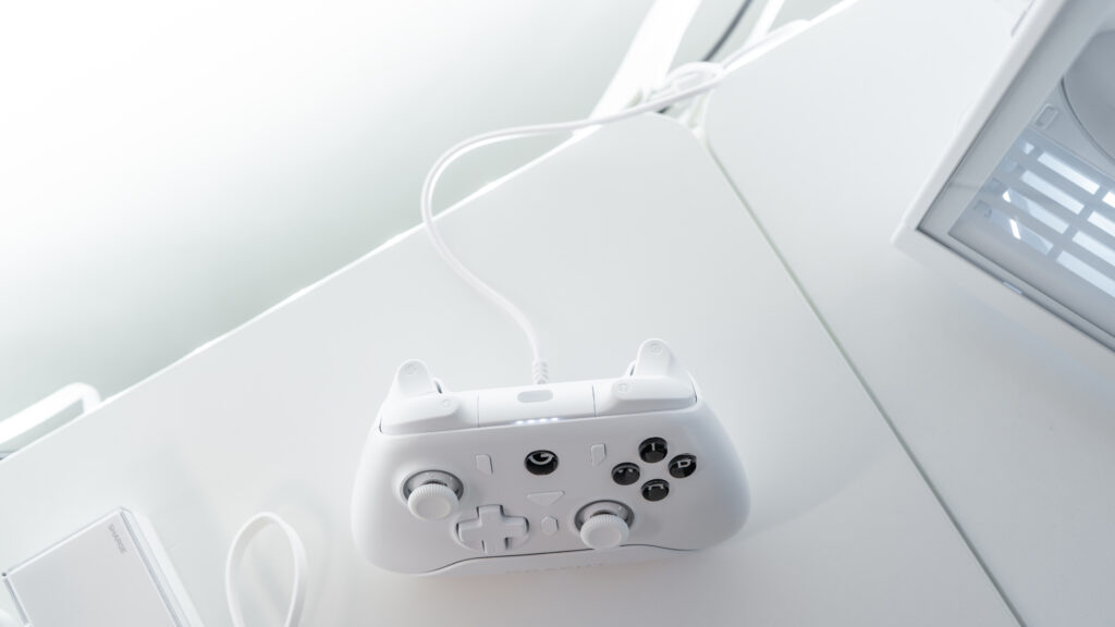 GRAPHT Omni Plusの充電ドックとPCをUSBケーブルで接続