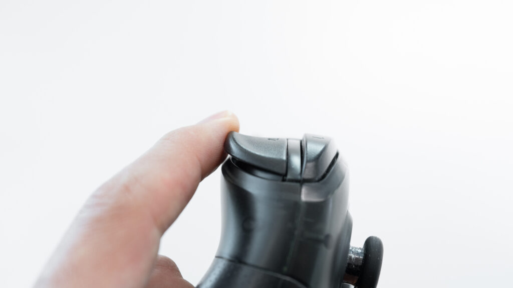 トリガー押す前（Switchプロコン）のトリガーの高さ