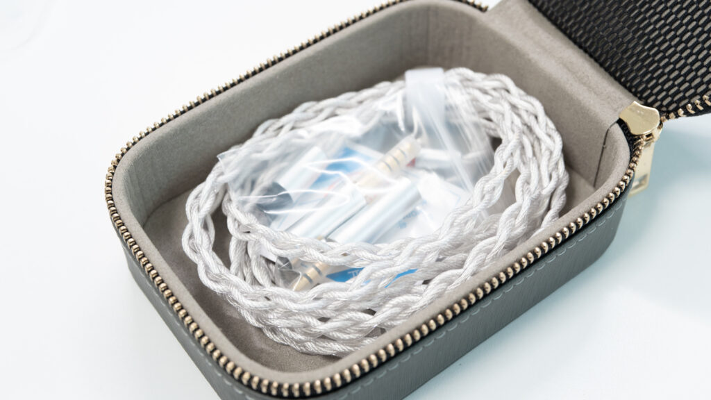 Linsoul Kiwi Ears Orchestra 2 のキャリングケースの中身