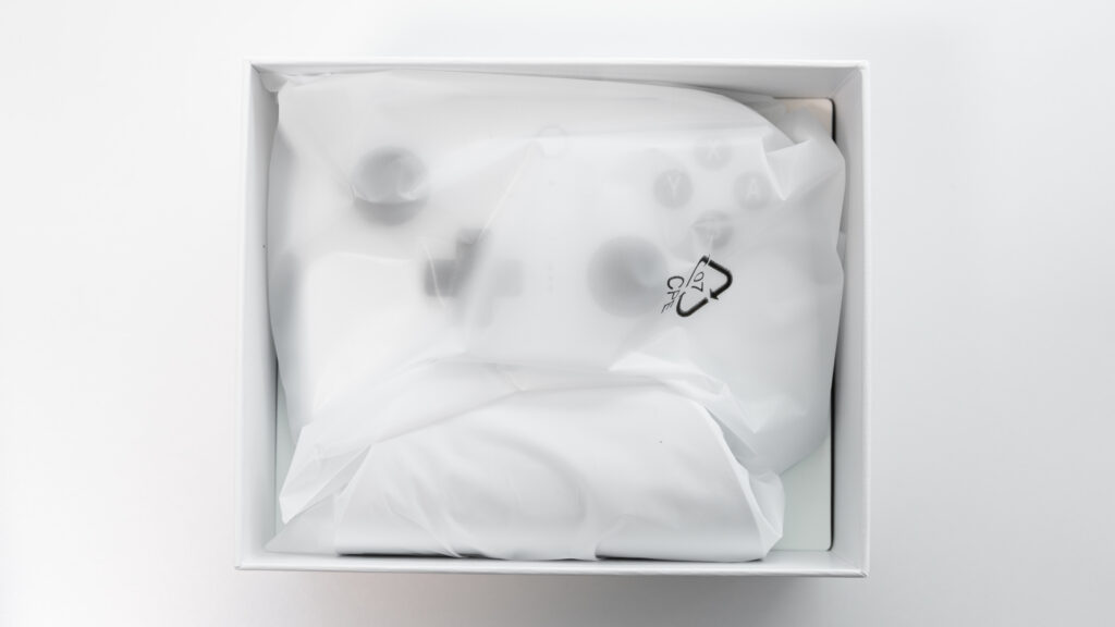 8BitDo Ultimate 2 Bluetoothのパッケージを開封