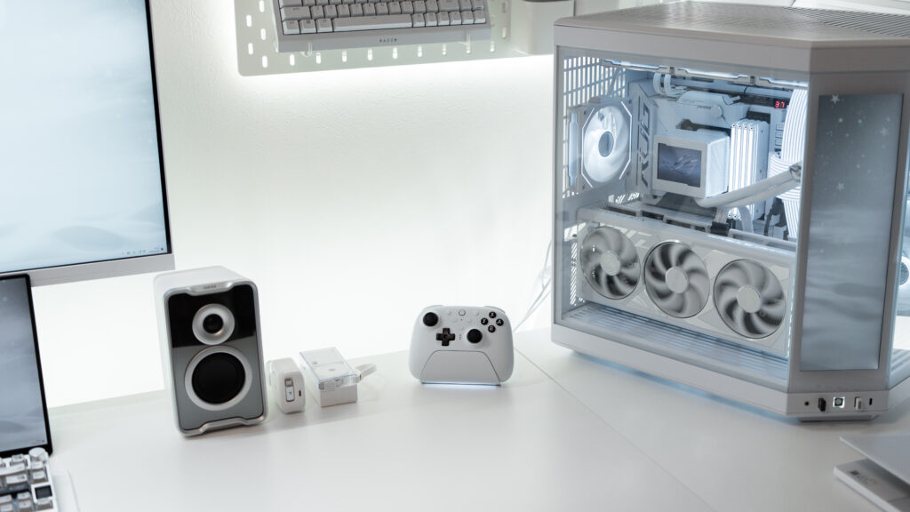 白デスク環境に置いた8BitDo Ultimate 2 Bluetooth