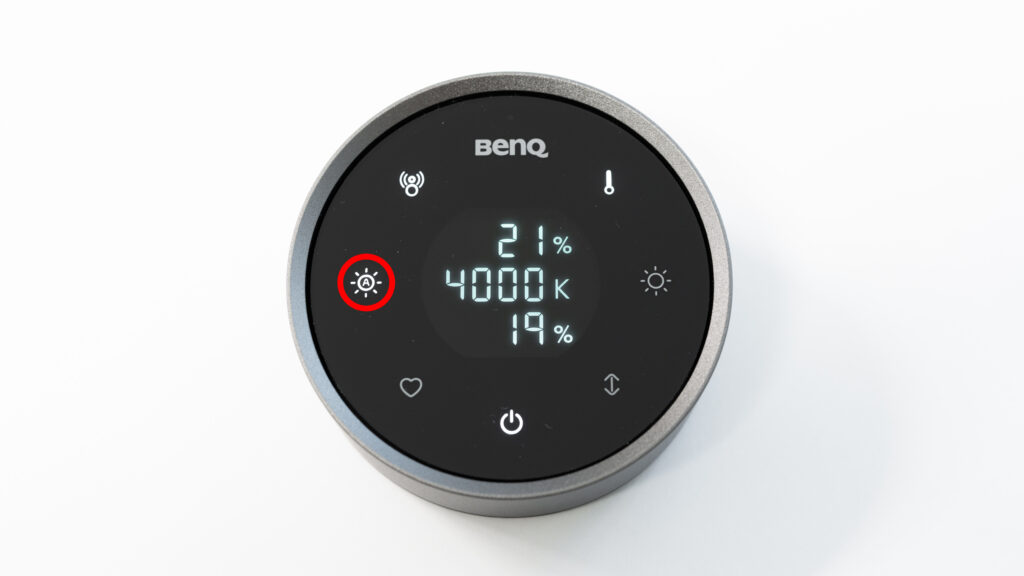 BenQ ScreenBar Halo 2のリモコンの『自動調光』ボタン