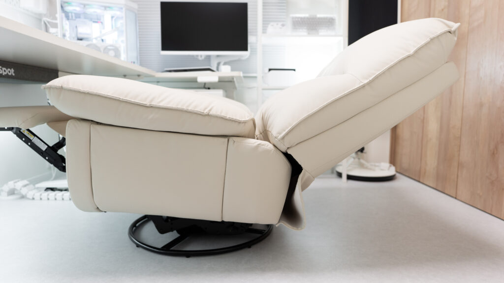 FlexiSpot Lotus Proを最大までリクライニング