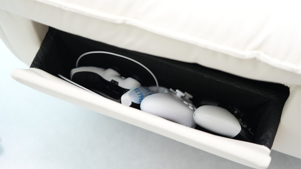 FlexiSpot Lotus Proの引き出しにコントローラーをたくさん入れる