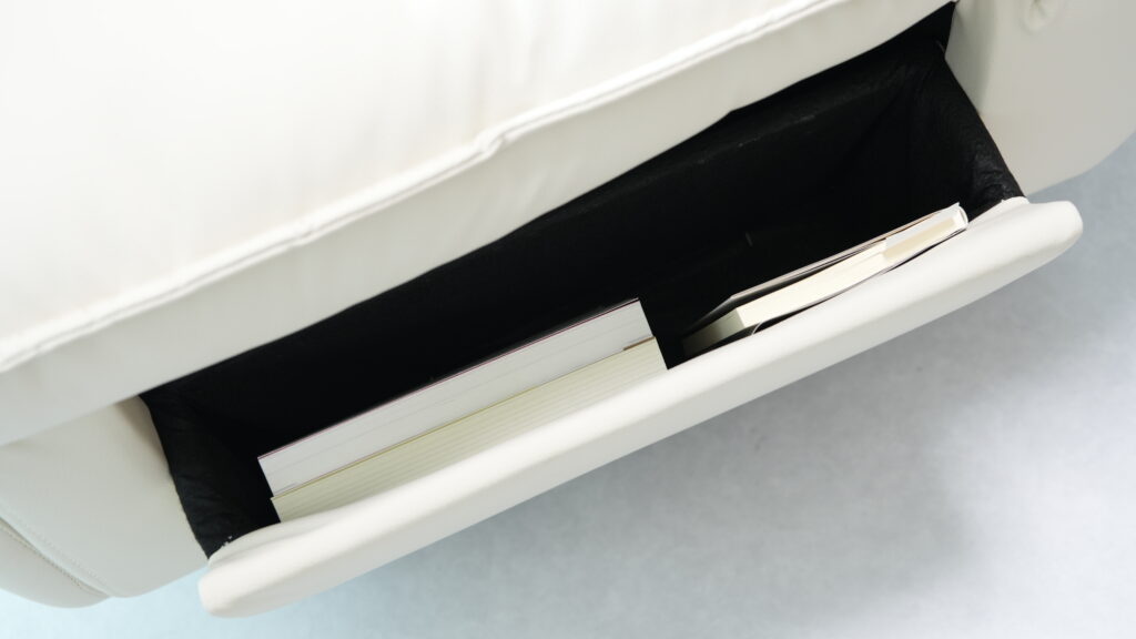 FlexiSpot Lotus Proの引き出しに本をたくさん入れる