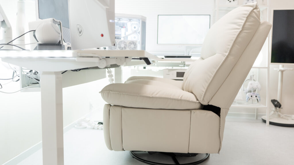 FlexiSpot Lotus Proの真横の写真