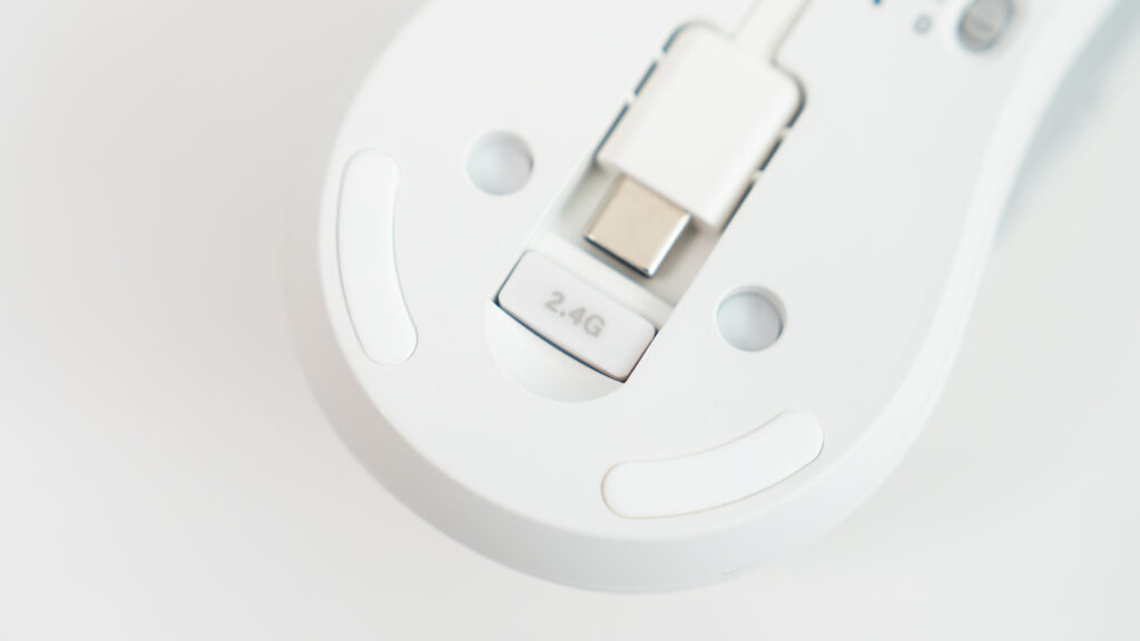 ESR MagMouseの2.4GHzのワイヤレスUSBドングルの収納場所