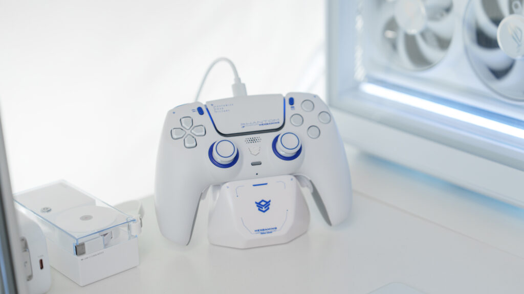 HEXGAMING PHANTOM Proをデスクに配置