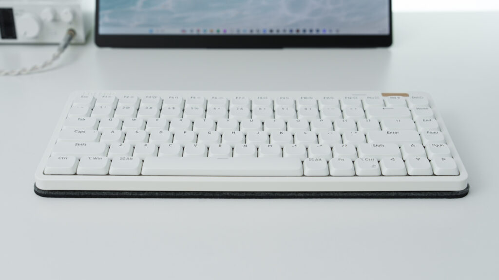 QSPEC CalmにLofree Flow Liteを置いた正面