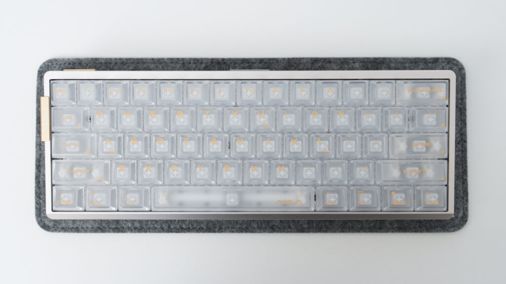 QSPEC Calmに一般的な60%キーボードを置く